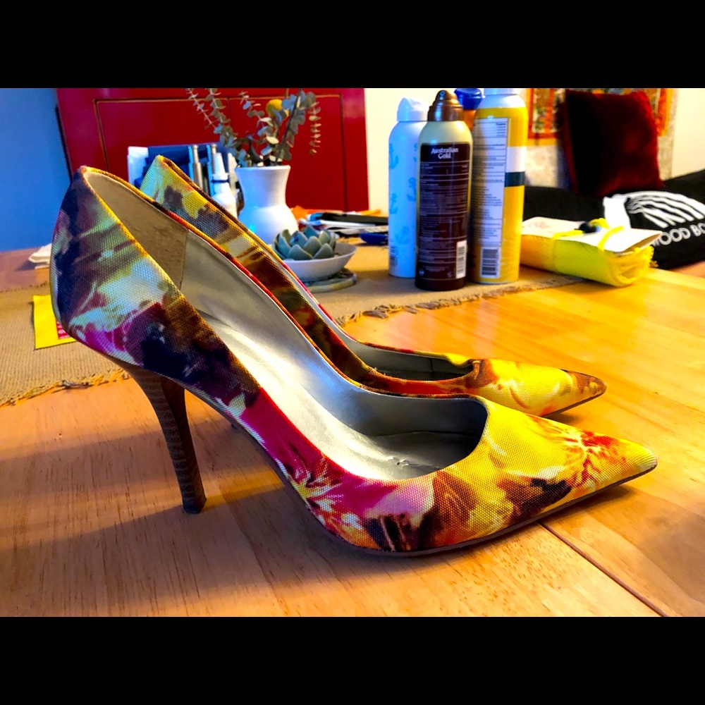 Floral pattern shoes